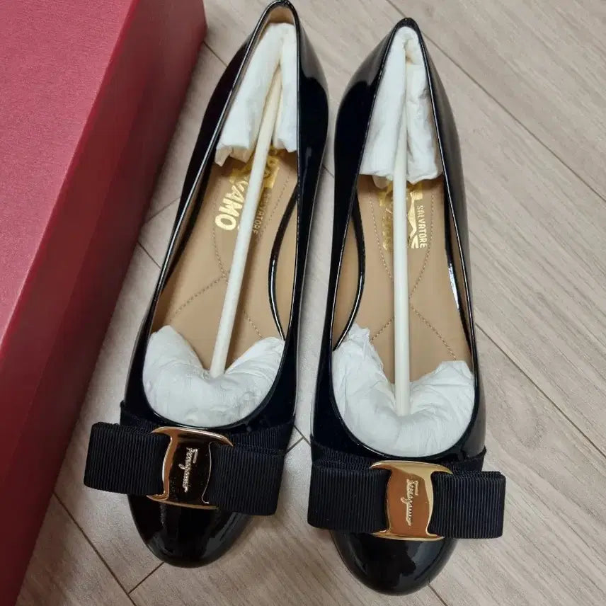 [BUNJANG] Ferragamo Varina Patent Leather Flats / 페라가모 바리나 플랫슈즈 미착용 새상품