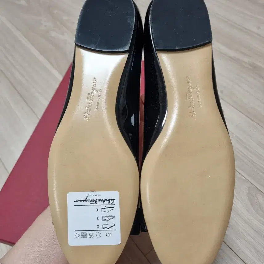 [BUNJANG] Ferragamo Varina Patent Leather Flats / 페라가모 바리나 플랫슈즈 미착용 새상품
