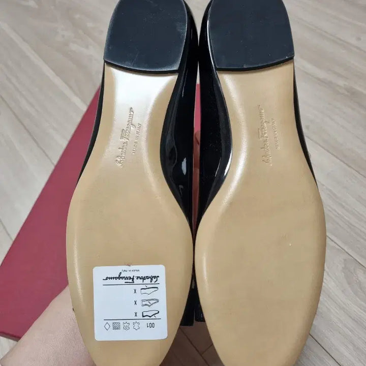 [BUNJANG] Ferragamo Varina Patent Leather Flats / 페라가모 바리나 플랫슈즈 미착용 새상품