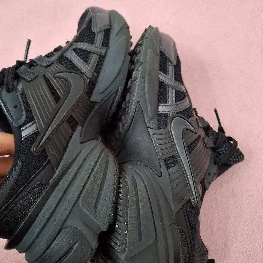 [SOLD OUT] 나이키 블랙 메쉬 운동화235