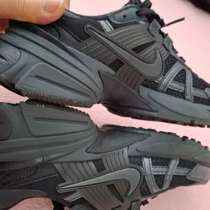 [SOLD OUT] 나이키 블랙 메쉬 운동화235