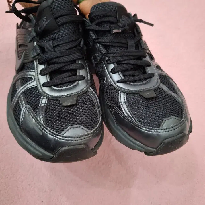 [SOLD OUT] 나이키 블랙 메쉬 운동화235