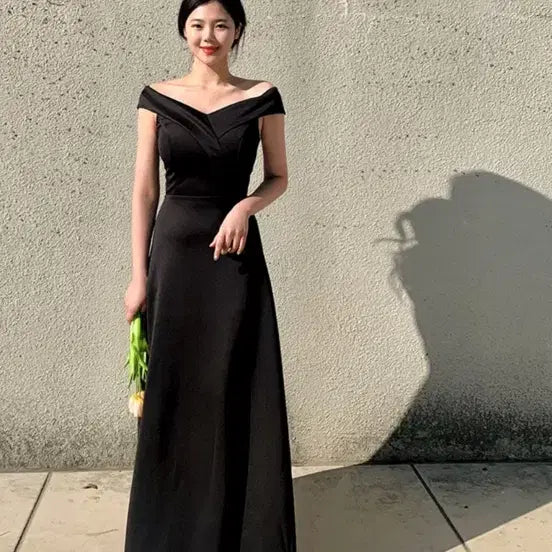 [BUNJANG] Black Off-Shoulder Wedding Dress / 블랙 오프숄더 S 웨딩촬영 셀프웨딩 2부 드레스 판매(+검은 숏 베일)