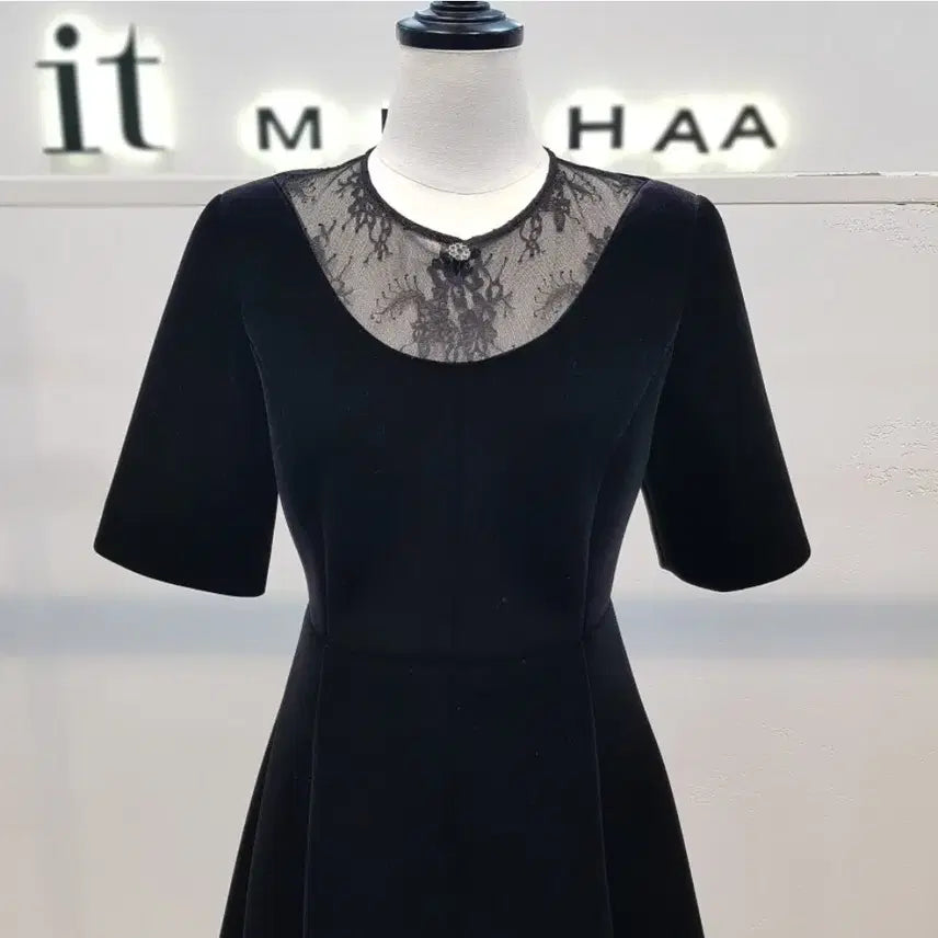 [BUNJANG] It MICHAA Fit and Flare Velvet Dress / 잇미샤 핏앤플레어 벨벳 원피스 택달린 새상품