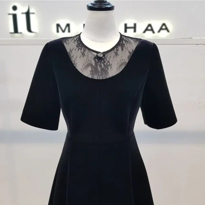 [BUNJANG] It MICHAA Fit and Flare Velvet Dress / 잇미샤 핏앤플레어 벨벳 원피스 택달린 새상품