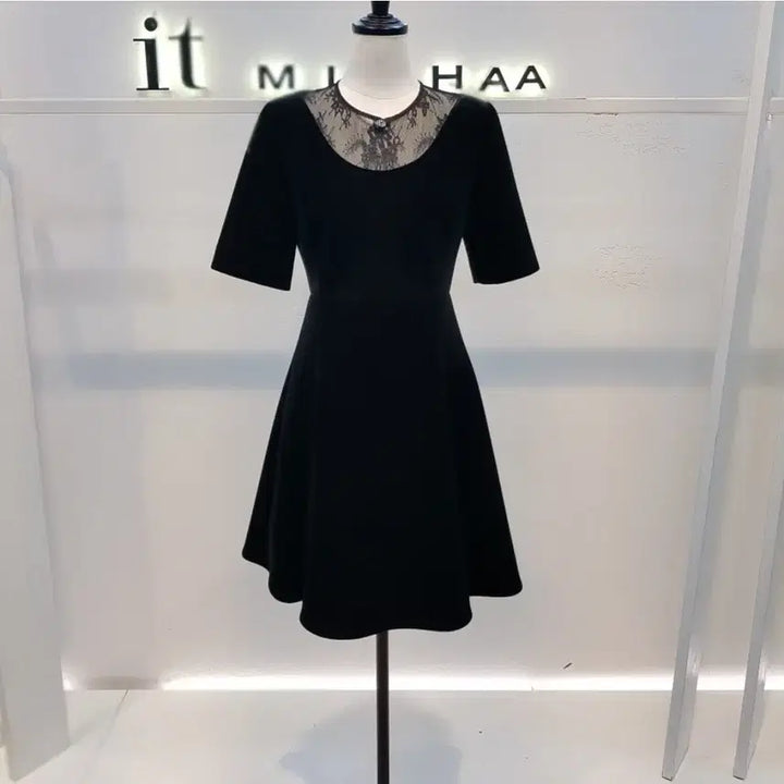 [BUNJANG] It MICHAA Fit and Flare Velvet Dress / 잇미샤 핏앤플레어 벨벳 원피스 택달린 새상품