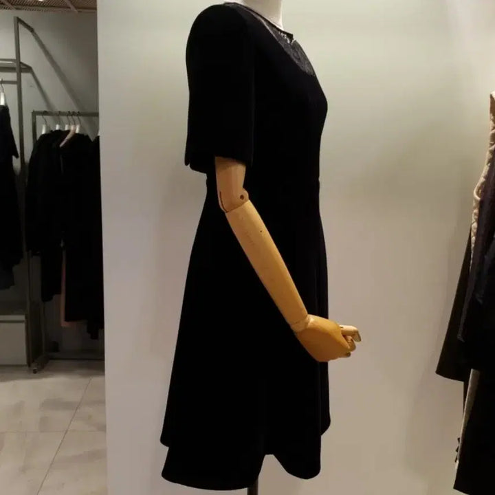 [BUNJANG] It MICHAA Fit and Flare Velvet Dress / 잇미샤 핏앤플레어 벨벳 원피스 택달린 새상품