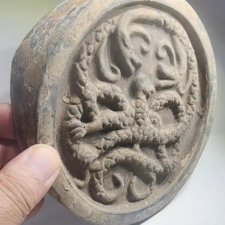 [BUNJANG] Antique Tile with Snake Relief / 뱀이 양각되어진 특이한앤틱와당