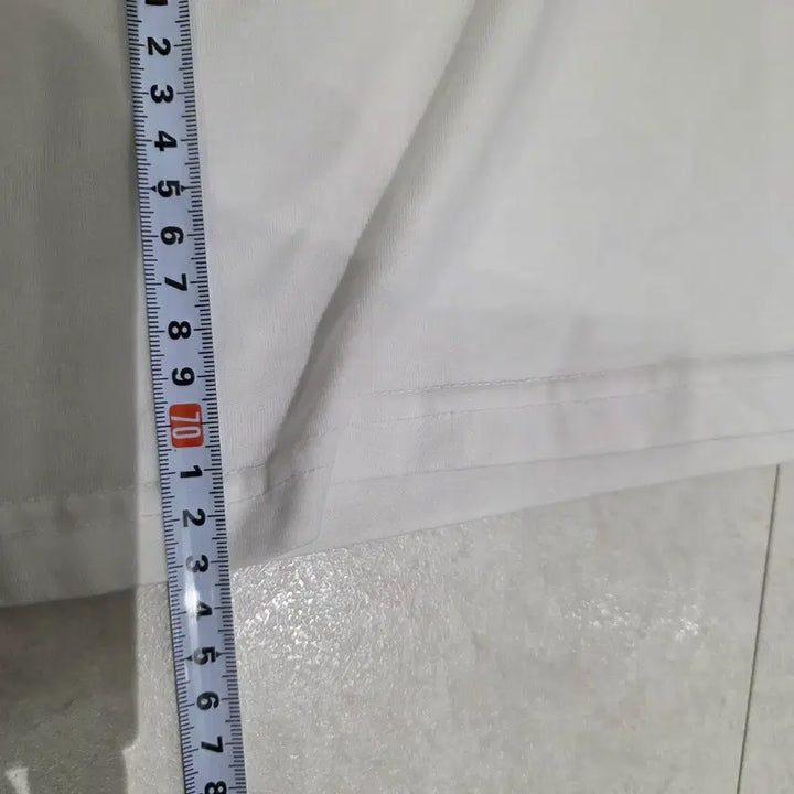 [BUNJANG] Guess Triangle Logo T-shirt White 2XL / 게스 삼각 로고 반팔 티셔츠 화이트 2XL