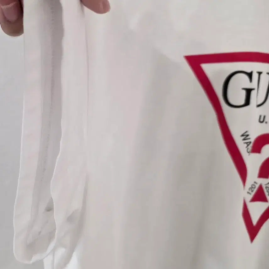 [BUNJANG] Guess Triangle Logo T-shirt White 2XL / 게스 삼각 로고 반팔 티셔츠 화이트 2XL