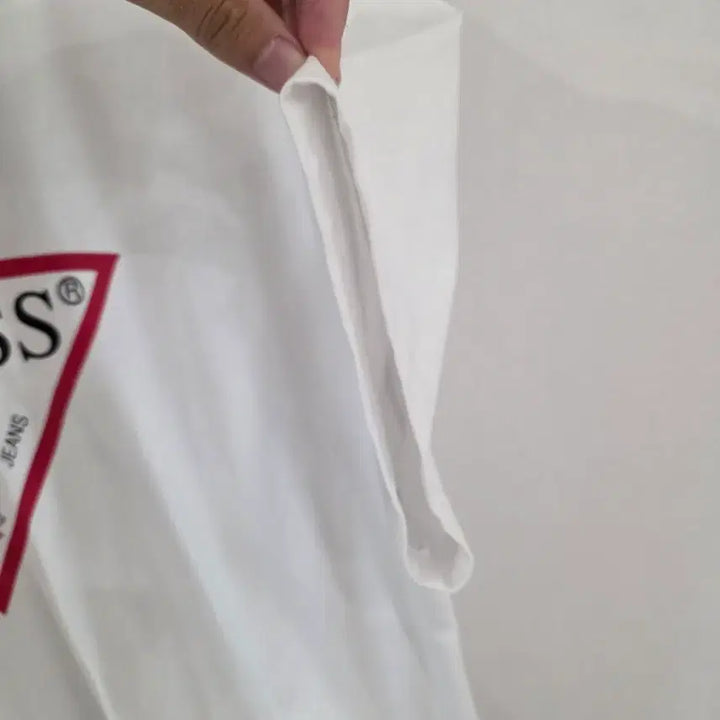 [BUNJANG] Guess Triangle Logo T-shirt White 2XL / 게스 삼각 로고 반팔 티셔츠 화이트 2XL