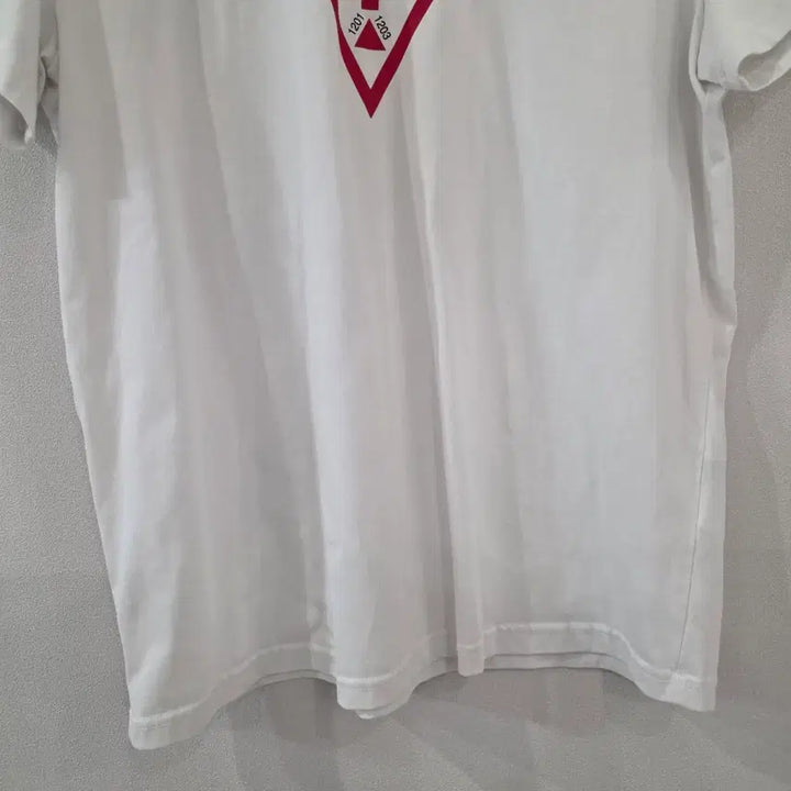 [BUNJANG] Guess Triangle Logo T-shirt White 2XL / 게스 삼각 로고 반팔 티셔츠 화이트 2XL