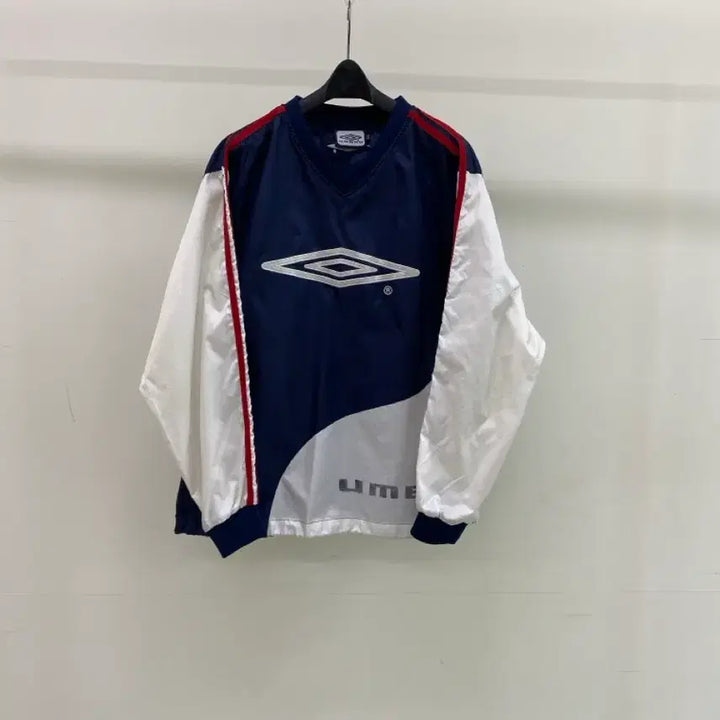 [SOLD OUT] [엄브로] V넥 바스락 맨투맨 (90사이즈)