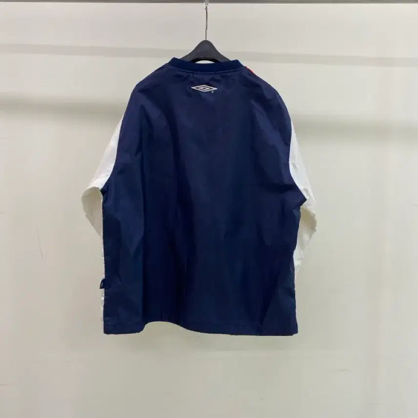 [SOLD OUT] [엄브로] V넥 바스락 맨투맨 (90사이즈)