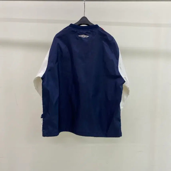 [SOLD OUT] [엄브로] V넥 바스락 맨투맨 (90사이즈)