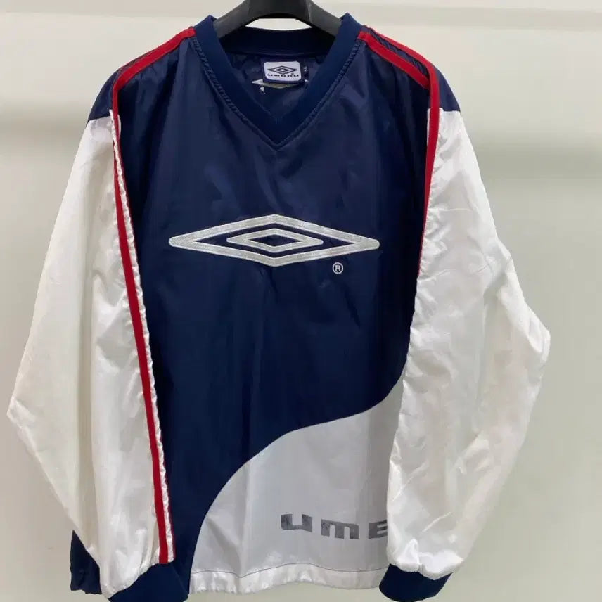 [SOLD OUT] [엄브로] V넥 바스락 맨투맨 (90사이즈)