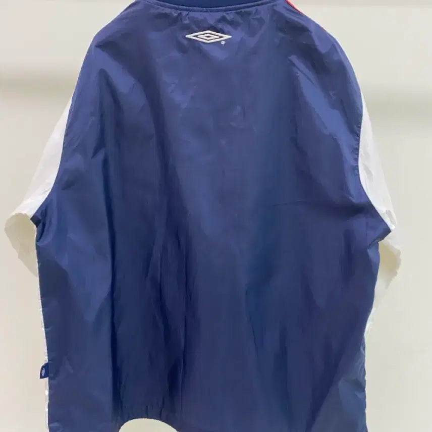 [SOLD OUT] [엄브로] V넥 바스락 맨투맨 (90사이즈)