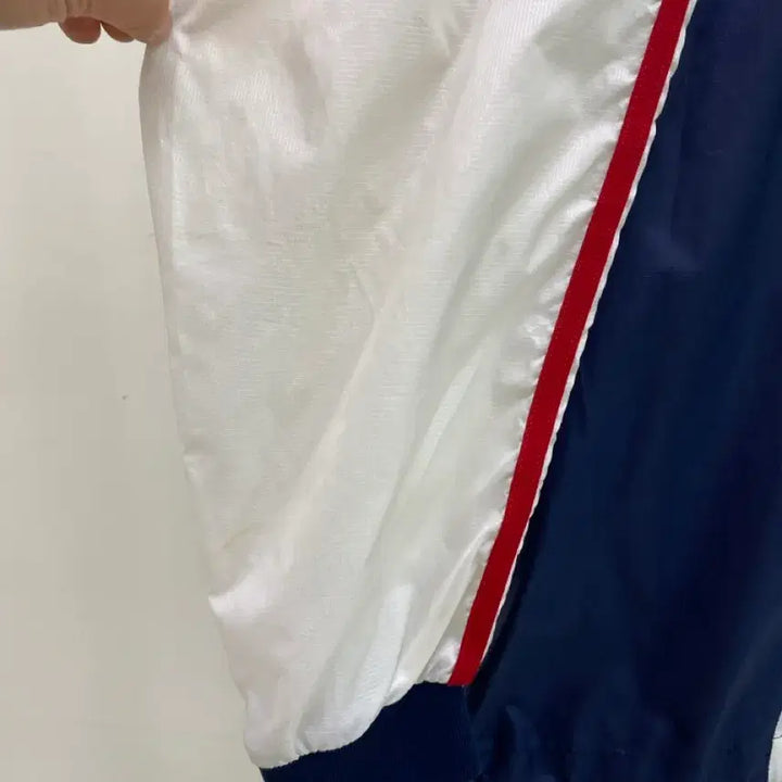 [SOLD OUT] [엄브로] V넥 바스락 맨투맨 (90사이즈)