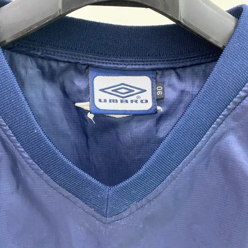 [SOLD OUT] [엄브로] V넥 바스락 맨투맨 (90사이즈)