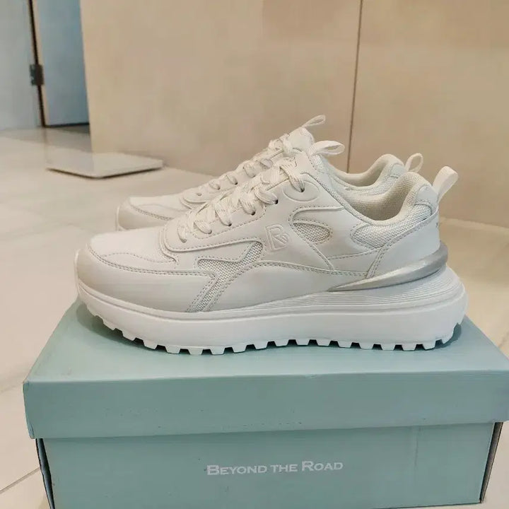 [BUNJANG] BEYOND THE ROAD White Sneakers / 화이트 운동화 230mm (새상품)
