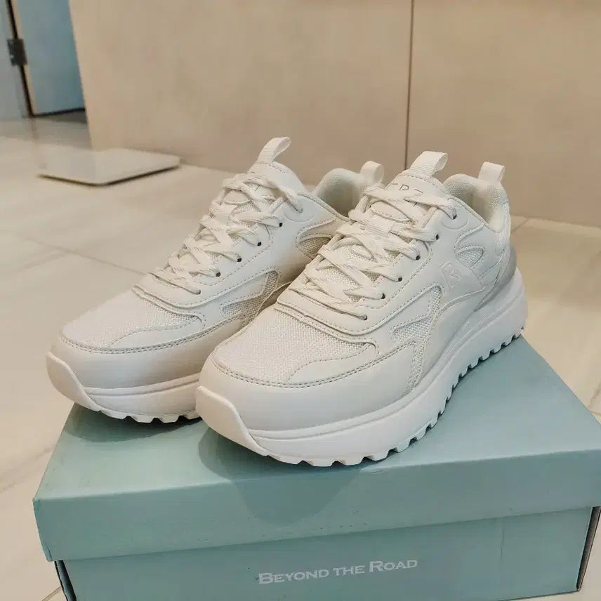 [BUNJANG] BEYOND THE ROAD White Sneakers / 화이트 운동화 230mm (새상품)