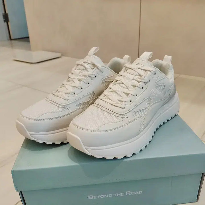 [BUNJANG] BEYOND THE ROAD White Sneakers / 화이트 운동화 230mm (새상품)