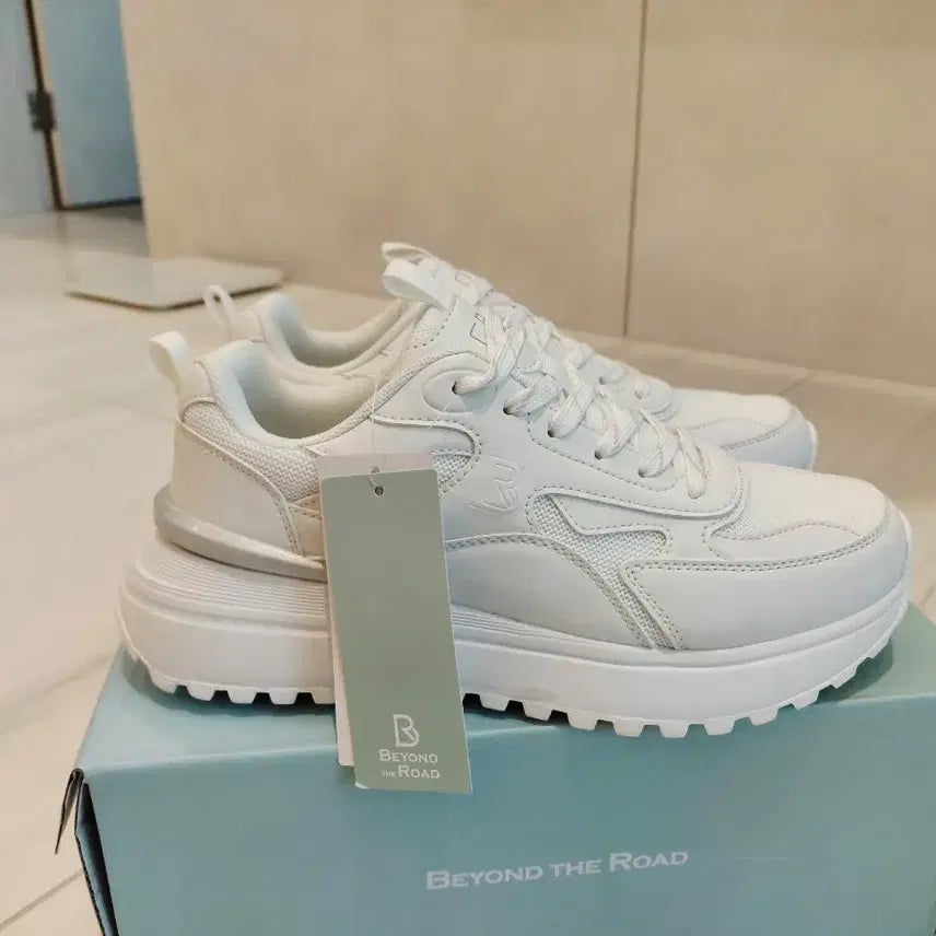 [BUNJANG] BEYOND THE ROAD White Sneakers / 화이트 운동화 230mm (새상품)