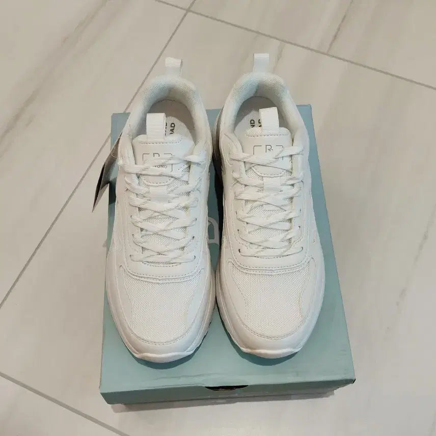 [BUNJANG] BEYOND THE ROAD White Sneakers / 화이트 운동화 230mm (새상품)