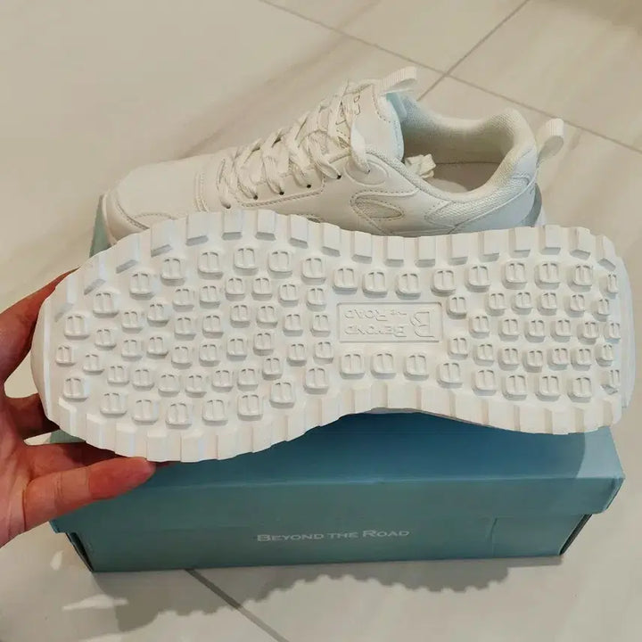 [BUNJANG] BEYOND THE ROAD White Sneakers / 화이트 운동화 230mm (새상품)