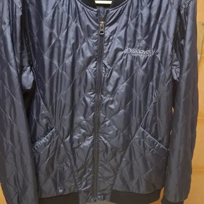 [SOLD OUT] 디스커버리 네이비 퀼팅 점퍼