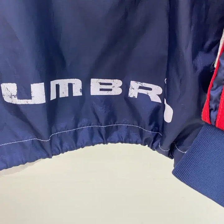 [BUNJANG] Umbro V-Neck Lightweight Sweatshirt (Size 90) / [엄브로] V넥 바스락 맨투맨 (90사이즈)