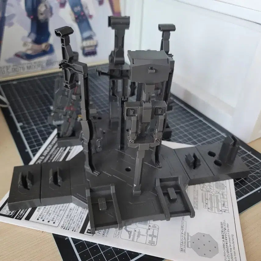 [BUNJANG] Bandai MG Full Armor Gundam &amp; Weapon &amp; Armor Hanger Set / MG 썬더볼트 풀아머 및 웨폰 &amp; 아머 행거 세트 (조립품)