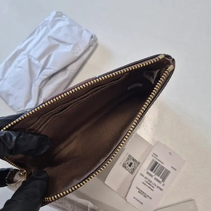 [BUNJANG] Coach Signature Corner Zip Wristlet Wallet / [새상품] 코치 시그니처 코너 집 어라운드 손목 지갑