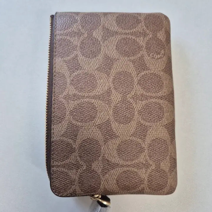 [BUNJANG] Coach Signature Corner Zip Wristlet Wallet / [새상품] 코치 시그니처 코너 집 어라운드 손목 지갑