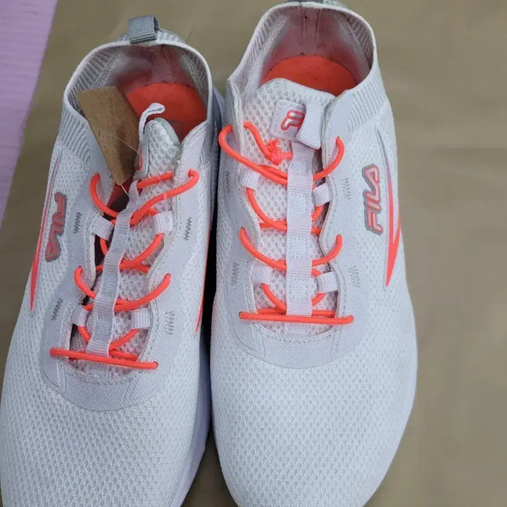 [BUNJANG] Fila White Mesh Sneakers / 휠라 흰색 메쉬 운동화 형광끈