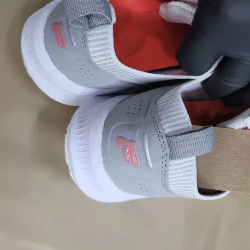 [BUNJANG] Fila White Mesh Sneakers / 휠라 흰색 메쉬 운동화 형광끈
