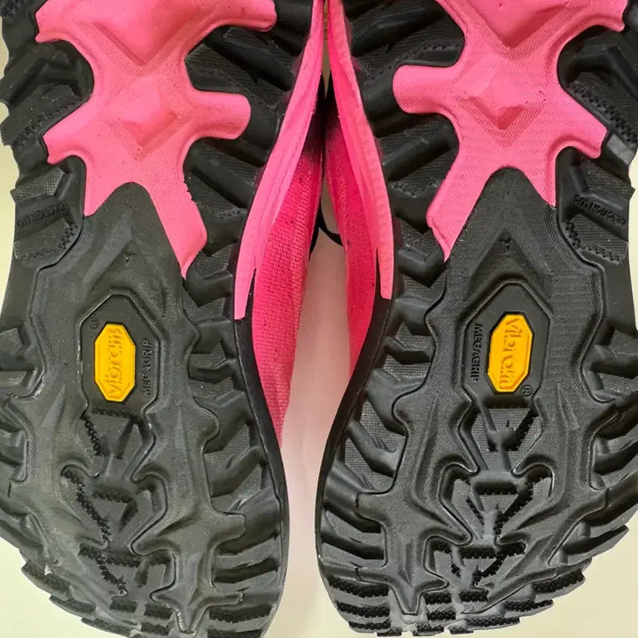 [SOLD OUT] 호카 마파테5 핑크 트레일러닝화 260