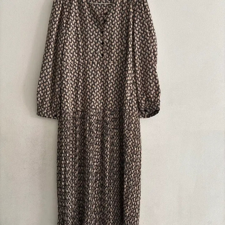 [BUNJANG] Beige Pattern Pleated Long Dress / 패턴 플리츠 롱 원피스