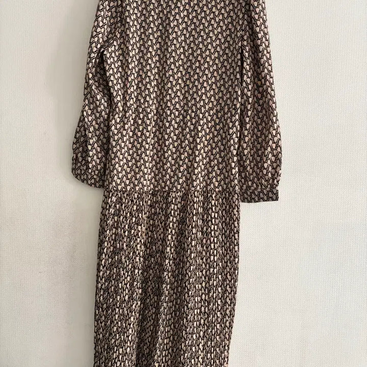 [BUNJANG] Beige Pattern Pleated Long Dress / 패턴 플리츠 롱 원피스