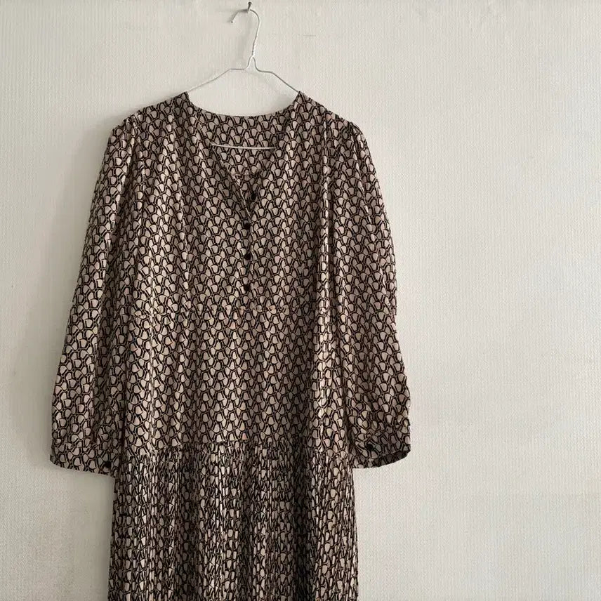 [BUNJANG] Beige Pattern Pleated Long Dress / 패턴 플리츠 롱 원피스