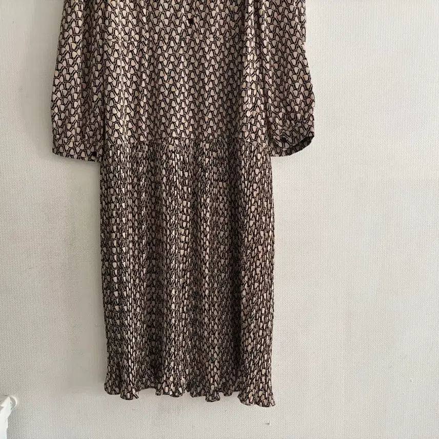[BUNJANG] Beige Pattern Pleated Long Dress / 패턴 플리츠 롱 원피스