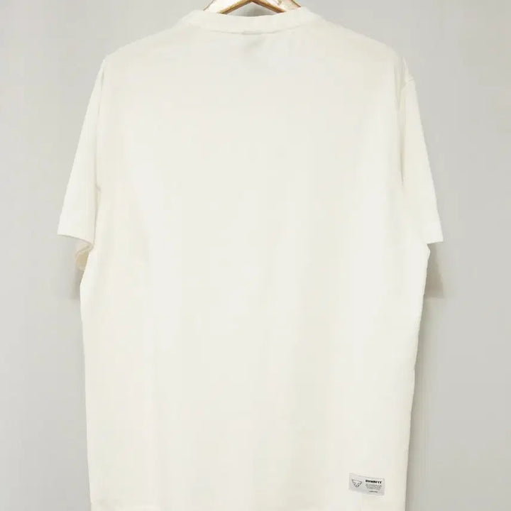 [SOLD OUT] 다이나핏 화이트 빅로고 반팔 라운드 티셔츠 남성105
