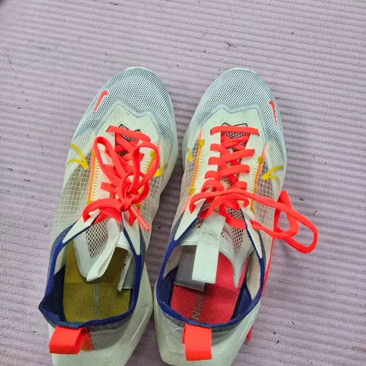 [SOLD OUT] 나이키메쉬운동화230