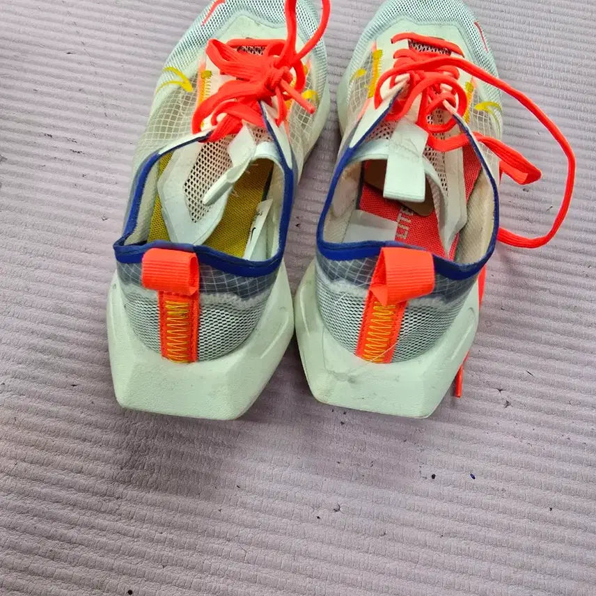 [SOLD OUT] 나이키메쉬운동화230