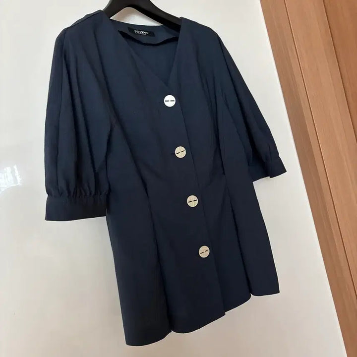 [BUNJANG] Zooc Linen Balloon Sleeve V-Neck Blouse / Zooc 쥬크 주크 린넨 벌룬 퍼프 브이넥 블라우스 셔츠 하객룩 네이비