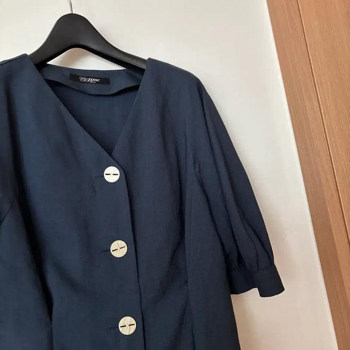 [BUNJANG] Zooc Linen Balloon Sleeve V-Neck Blouse / Zooc 쥬크 주크 린넨 벌룬 퍼프 브이넥 블라우스 셔츠 하객룩 네이비