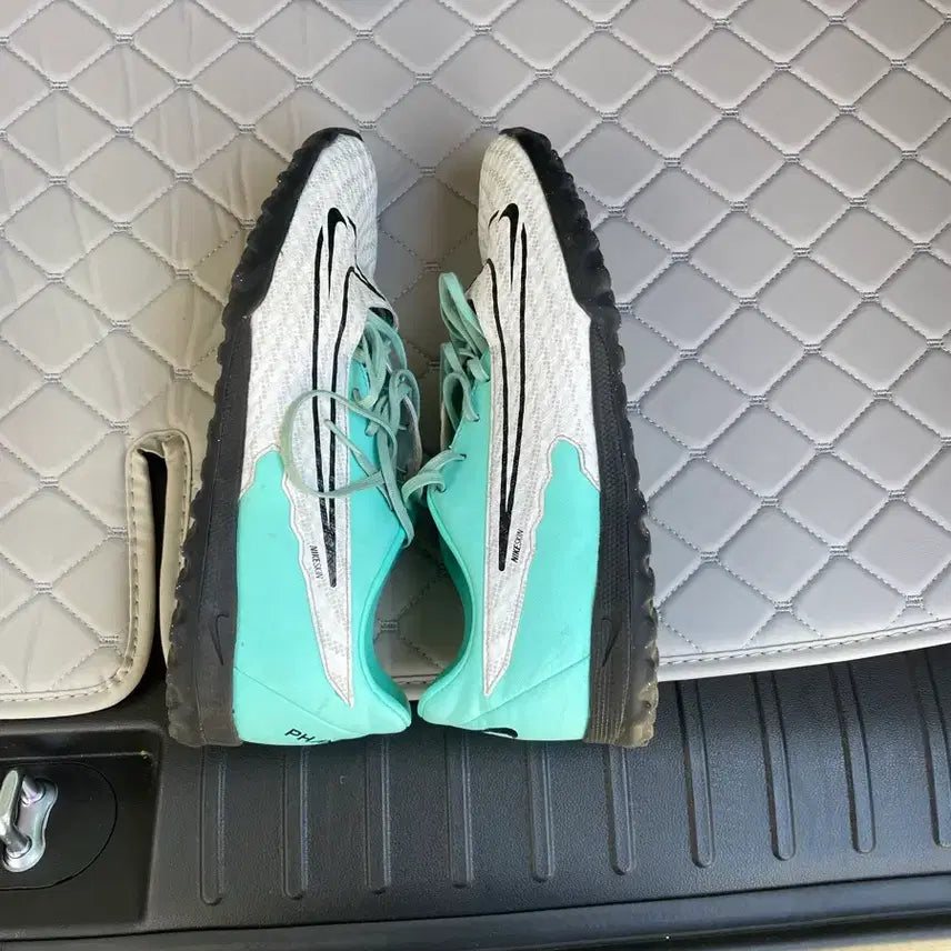 [BUNJANG] Nike Phantom GX TF Soccer Shoes / 나이키 팬텀 GX TF 260사이즈