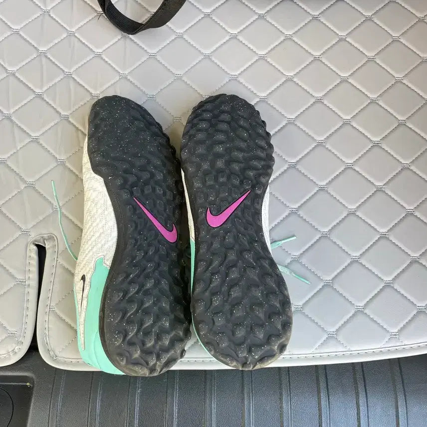 [BUNJANG] Nike Phantom GX TF Soccer Shoes / 나이키 팬텀 GX TF 260사이즈