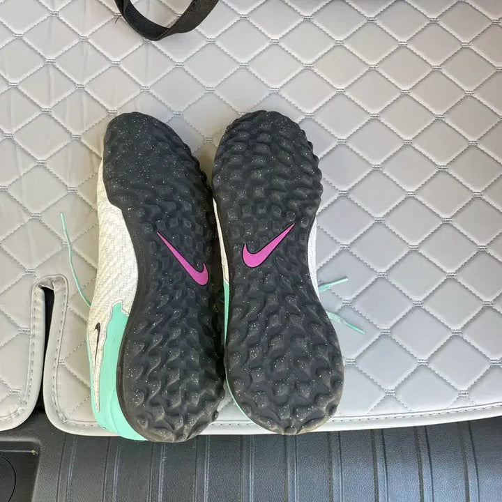 [BUNJANG] Nike Phantom GX TF Soccer Shoes / 나이키 팬텀 GX TF 260사이즈