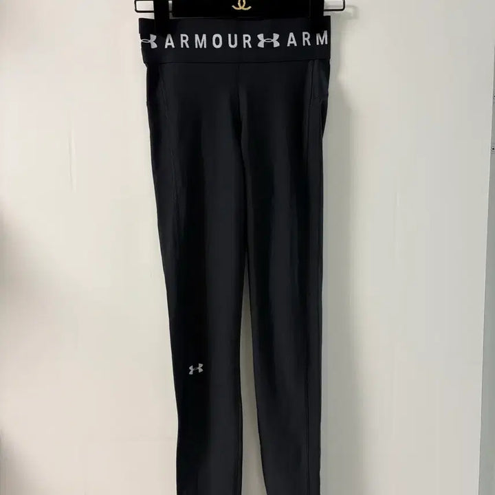 [BUNJANG] Under Armour Black Leggings / 언더아머 블랙 레깅스